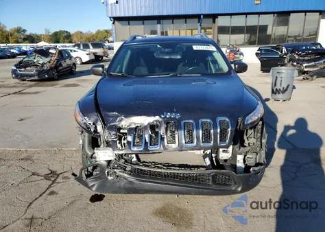 2016 Jeep Cherokee Latitude z USA, uszkodzony, nr VIN 1C4PJMCS6GW140321